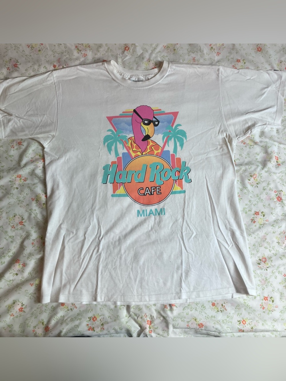 Vintage white Heavy Tee Hard Rock Cafe Miami Flamingo Graphic Tee